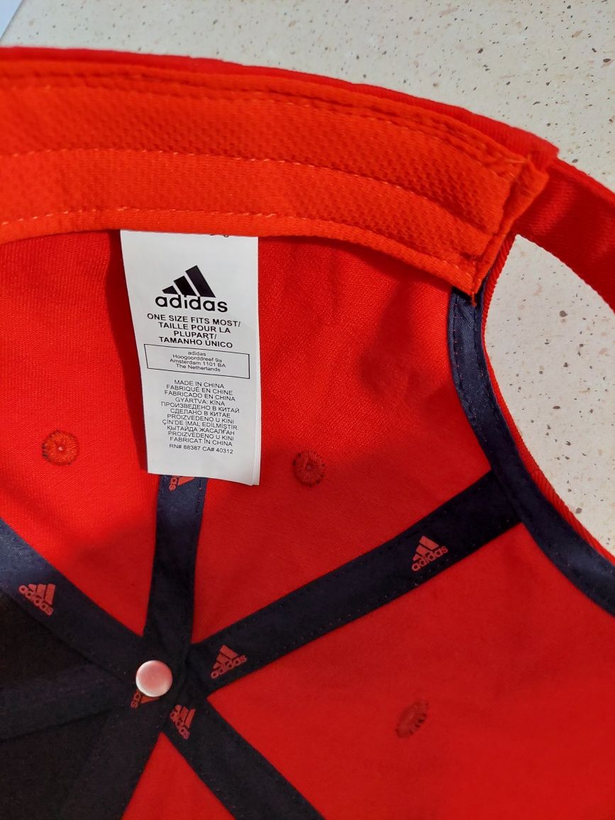 Adidas FC  Bayern Munchen шапка с козирка