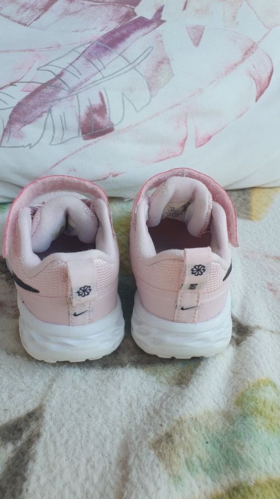Nike revolution 6 за момиче, 22 номер