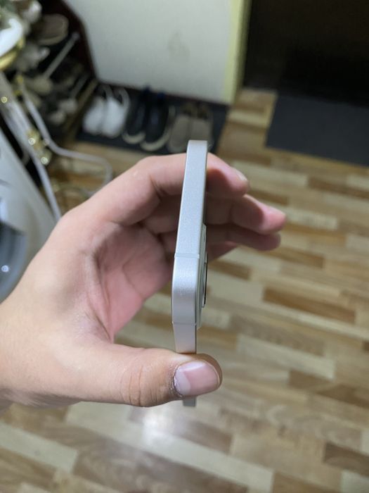 IPhone 13 white 128 gb