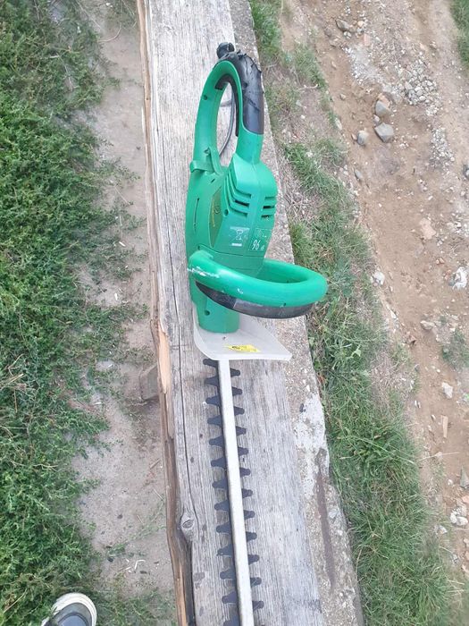 Foarfeca de gard viu sau gazon