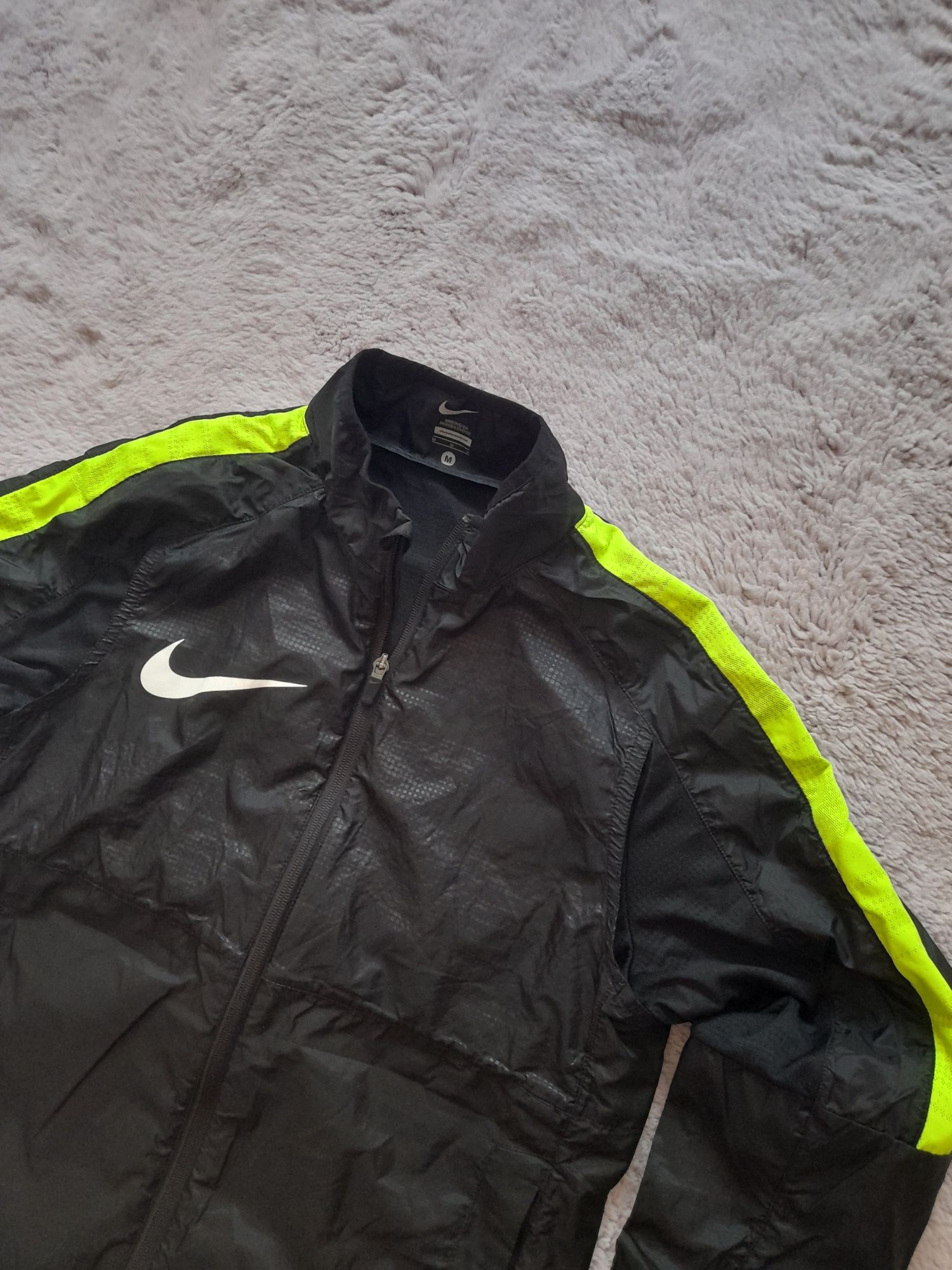 Nike мъжко яке и тениска S- M размер.