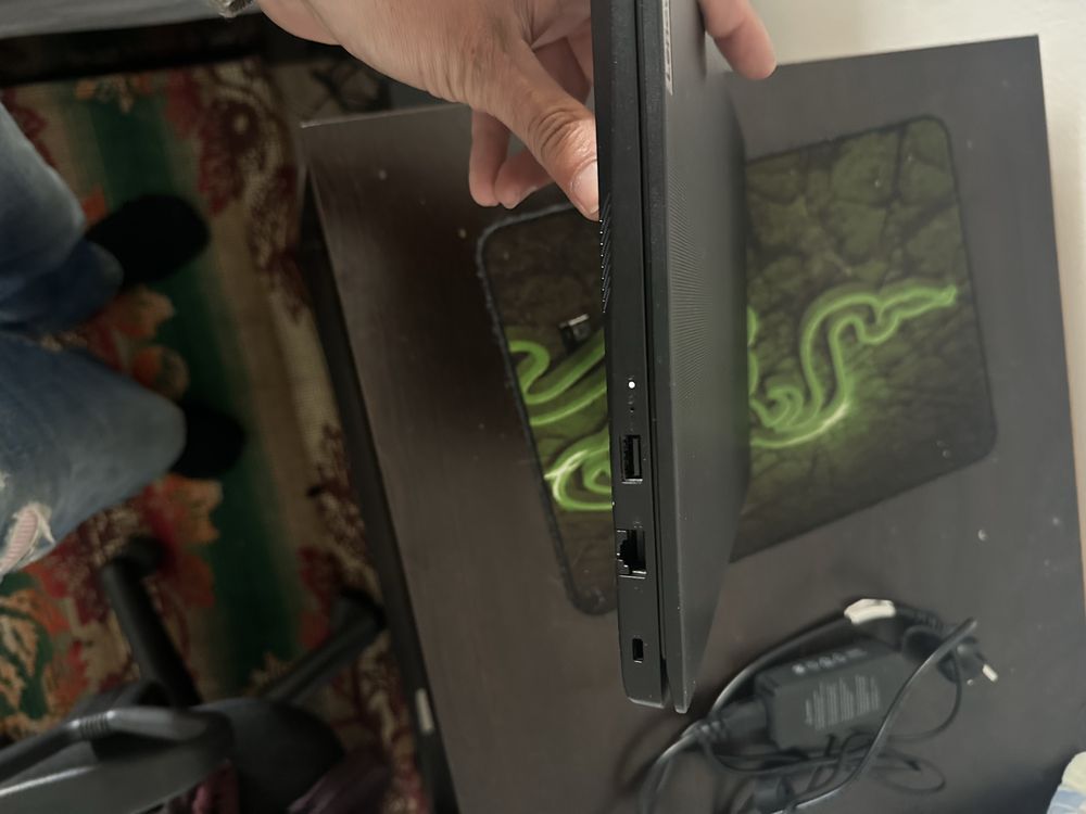 Лаптоп Lenovo v14 g4