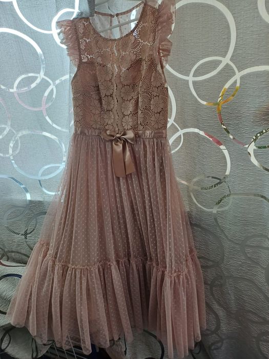 Rochie diafana culoarea bej