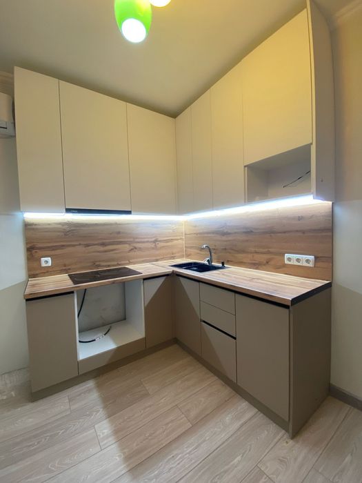 Кухонный гарнитур и шкафы