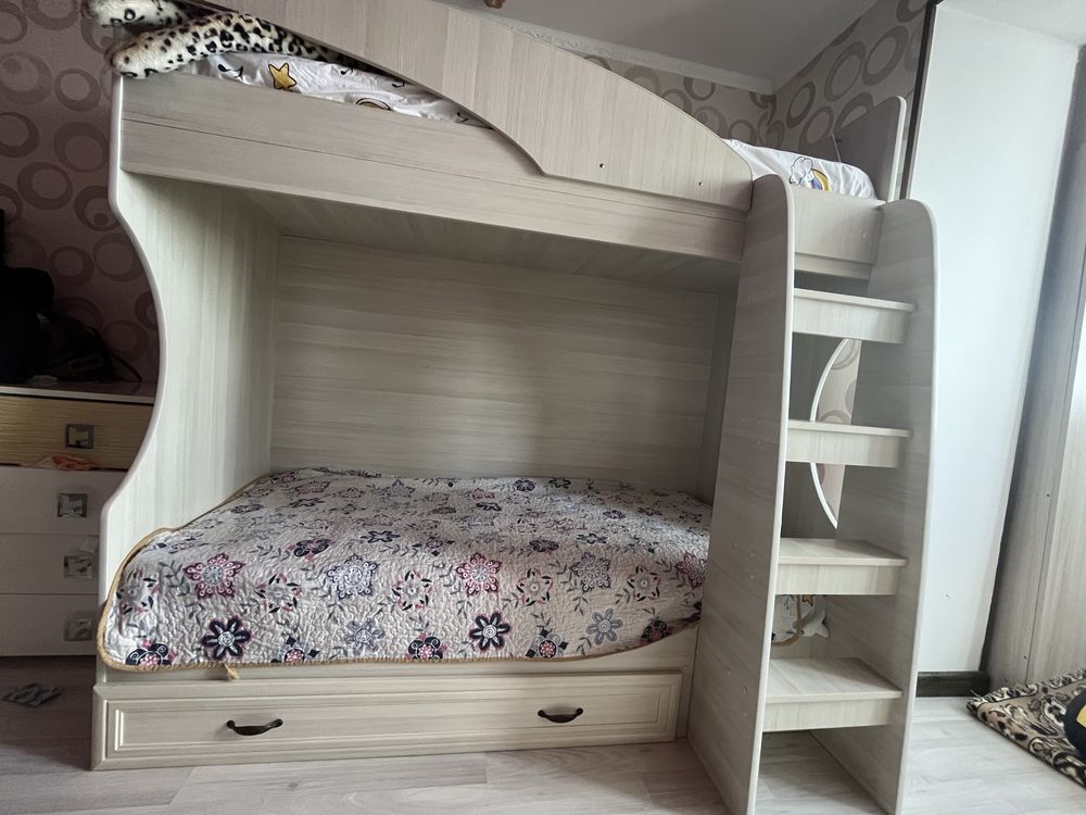 Продам двухярусную кровать