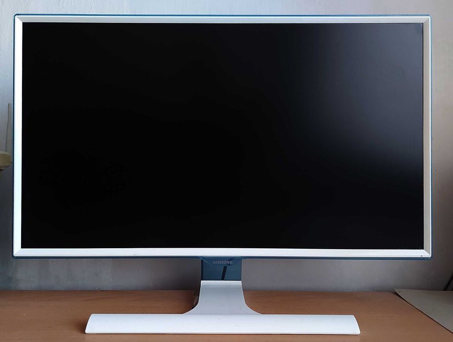Монитор Samsung 27