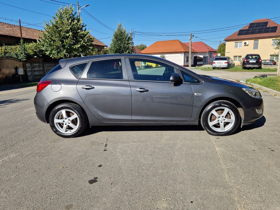 Opel Astra J Hatchback 1,4 t benzină