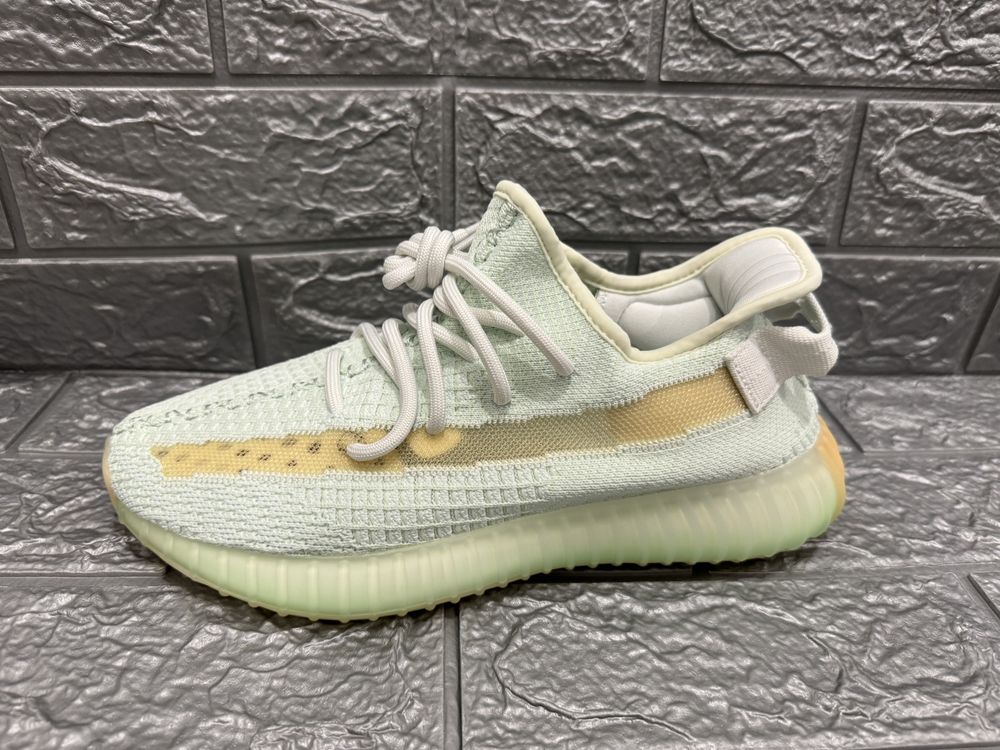 36-45 Yeezy 350 v2 Hyperspace