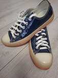 Teneși Converse.