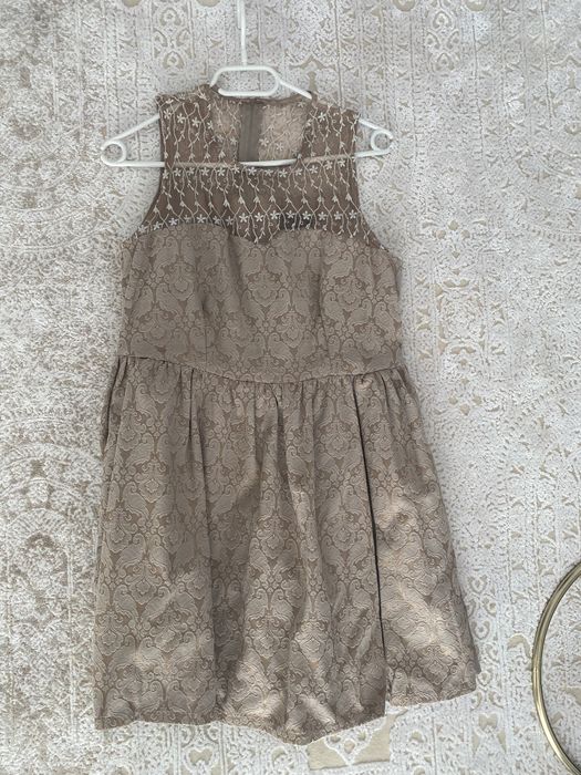 Vand rochie seara culoare nude, purtata o singura data