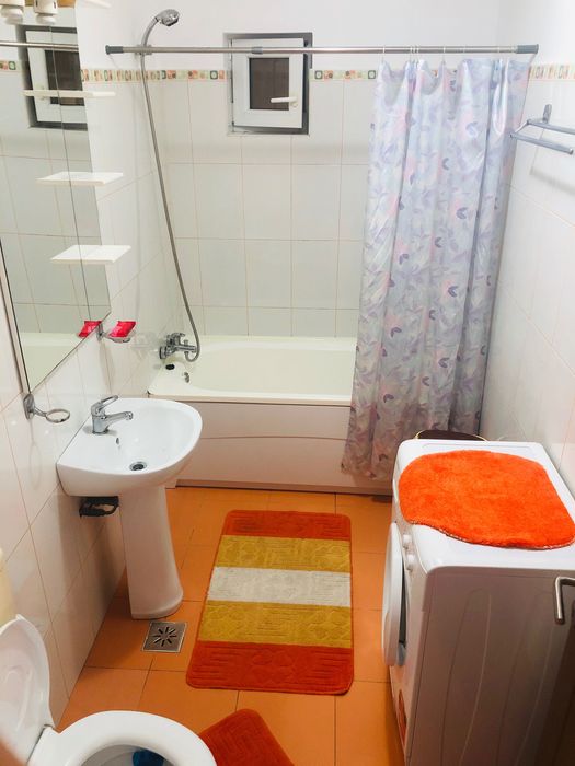 Închiriez apartament 2 camere zona Vivo