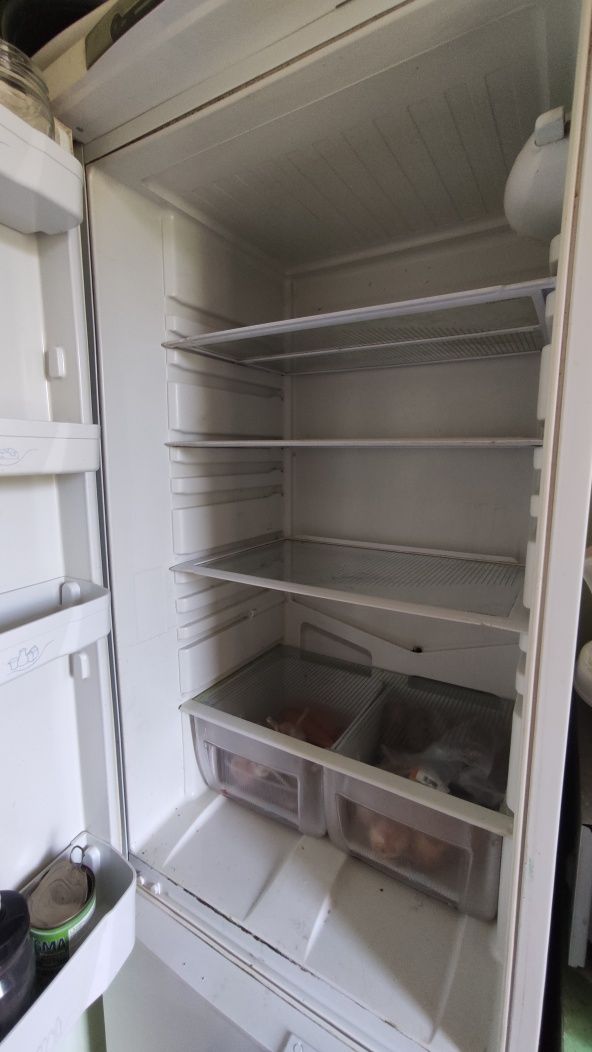 Продам б/у холодильник indesit