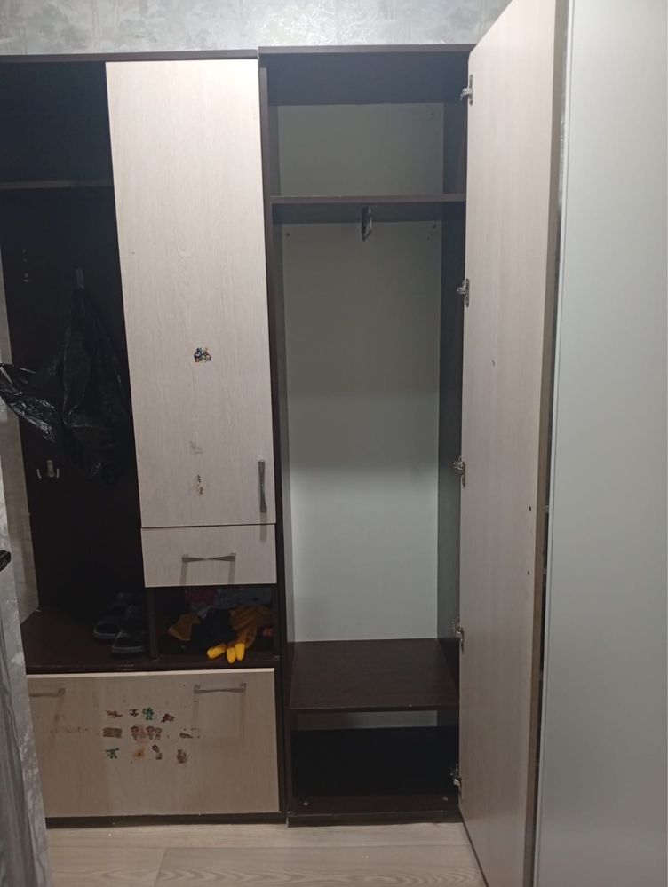 Срочно продам шкаф в прихожку