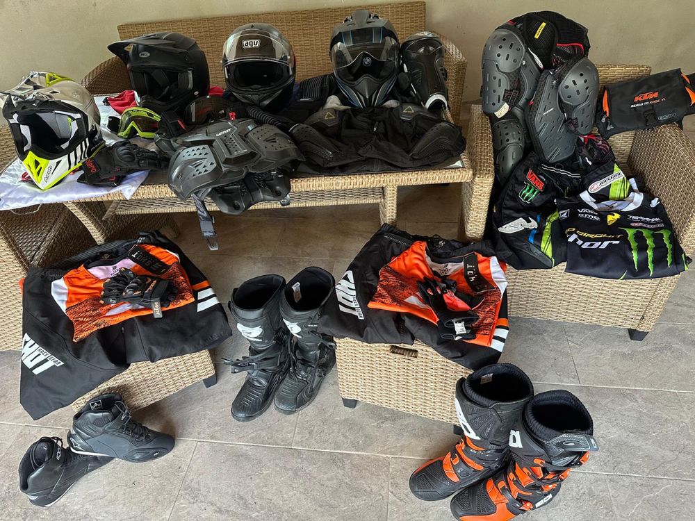 Vand echipament motocross diferit