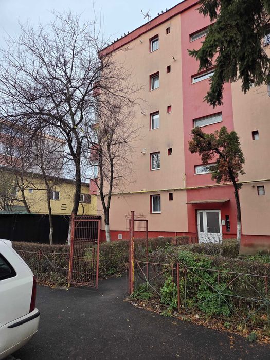 vand apartament 4 camere Bartolomeu