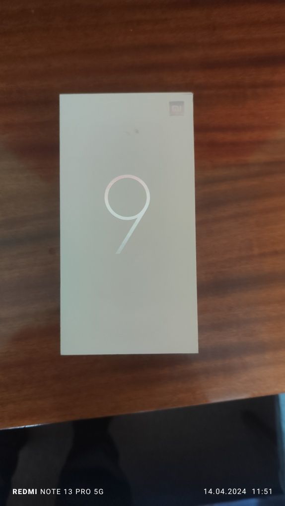 Продавам Xiaomi Mi9