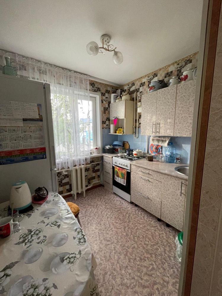 Продам 2 х ком Черемушки 2 этаж