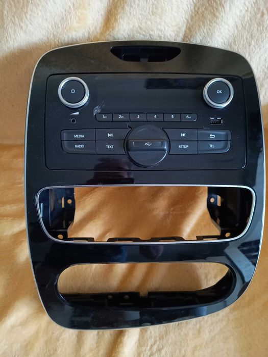 Radio USB si Bluetooth Renault/Dacia, cu consola Renault Clio4/2018