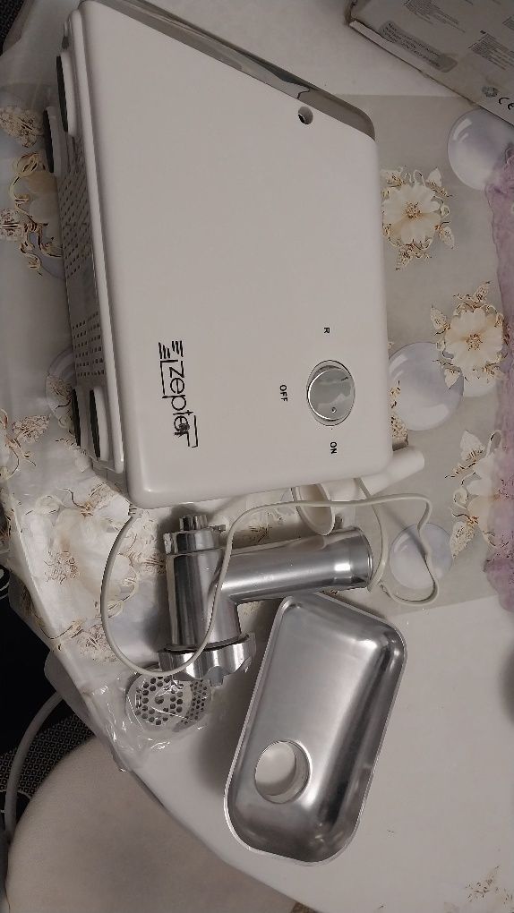 Продам новую мясорубку Zepter