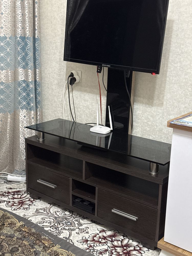 Televizor shvaki podstavkasi blan birga sotiladi. Xolati alo yengidek