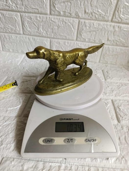 Масивна бронзова хрътка