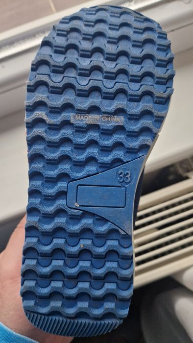 Vind adidasi copii noi