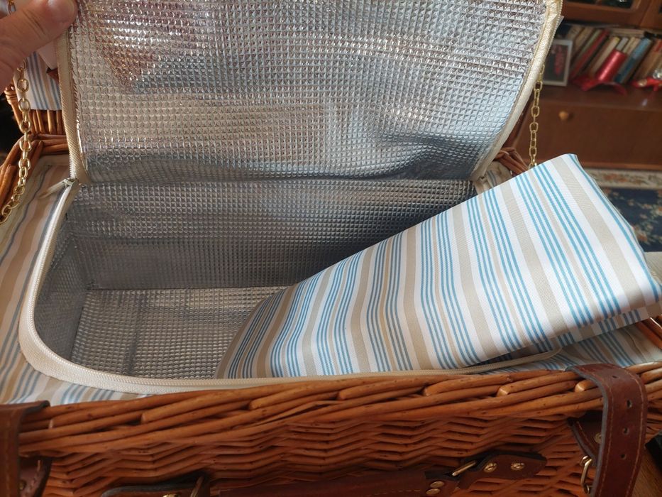 Cos de picnic impletit din rachita