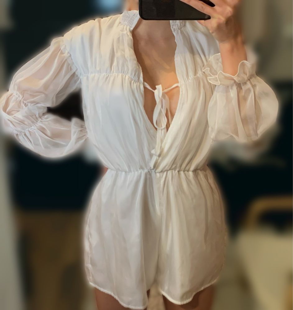 Salopetă albă scurtă PrettyLittleThing, mărimea 32-34