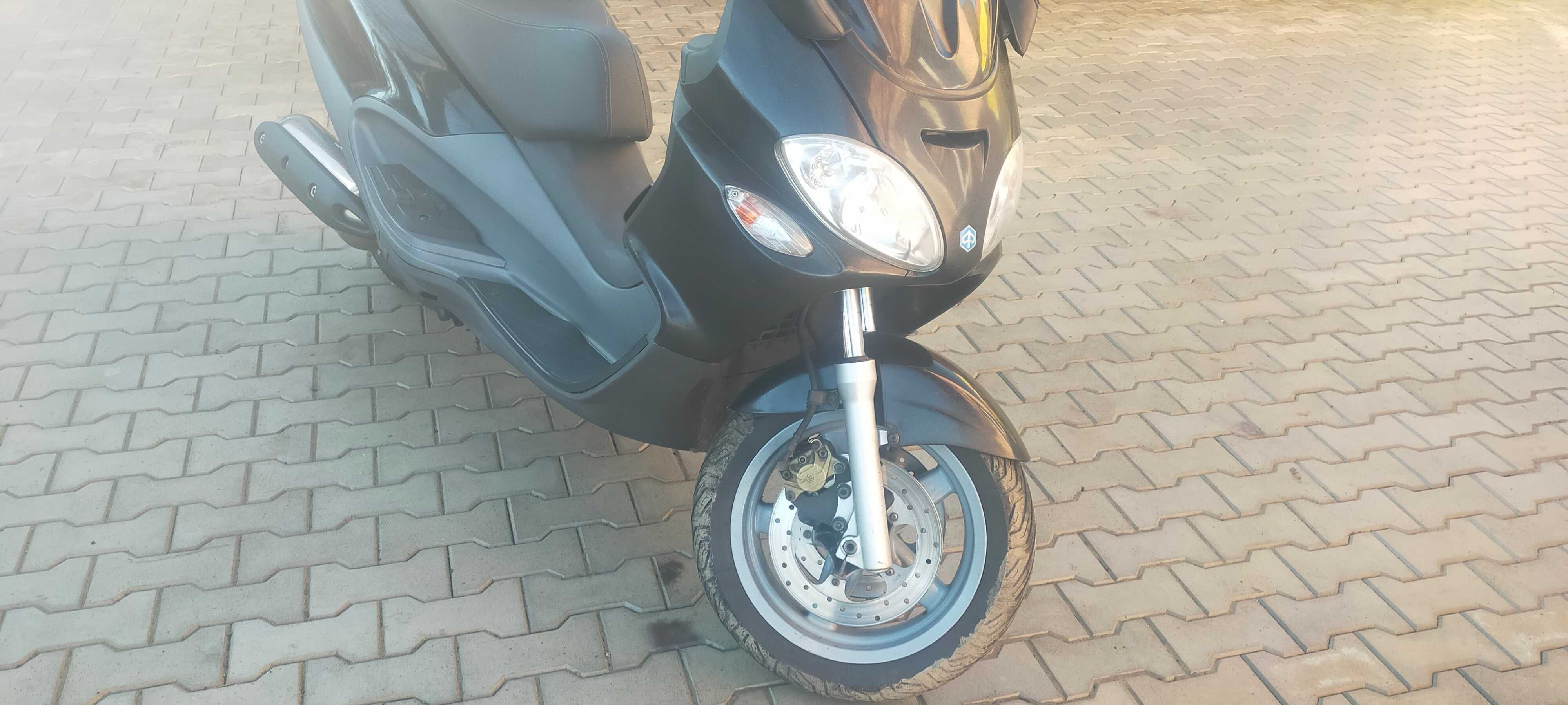 Vand piaggio x 9 500 sau schimb