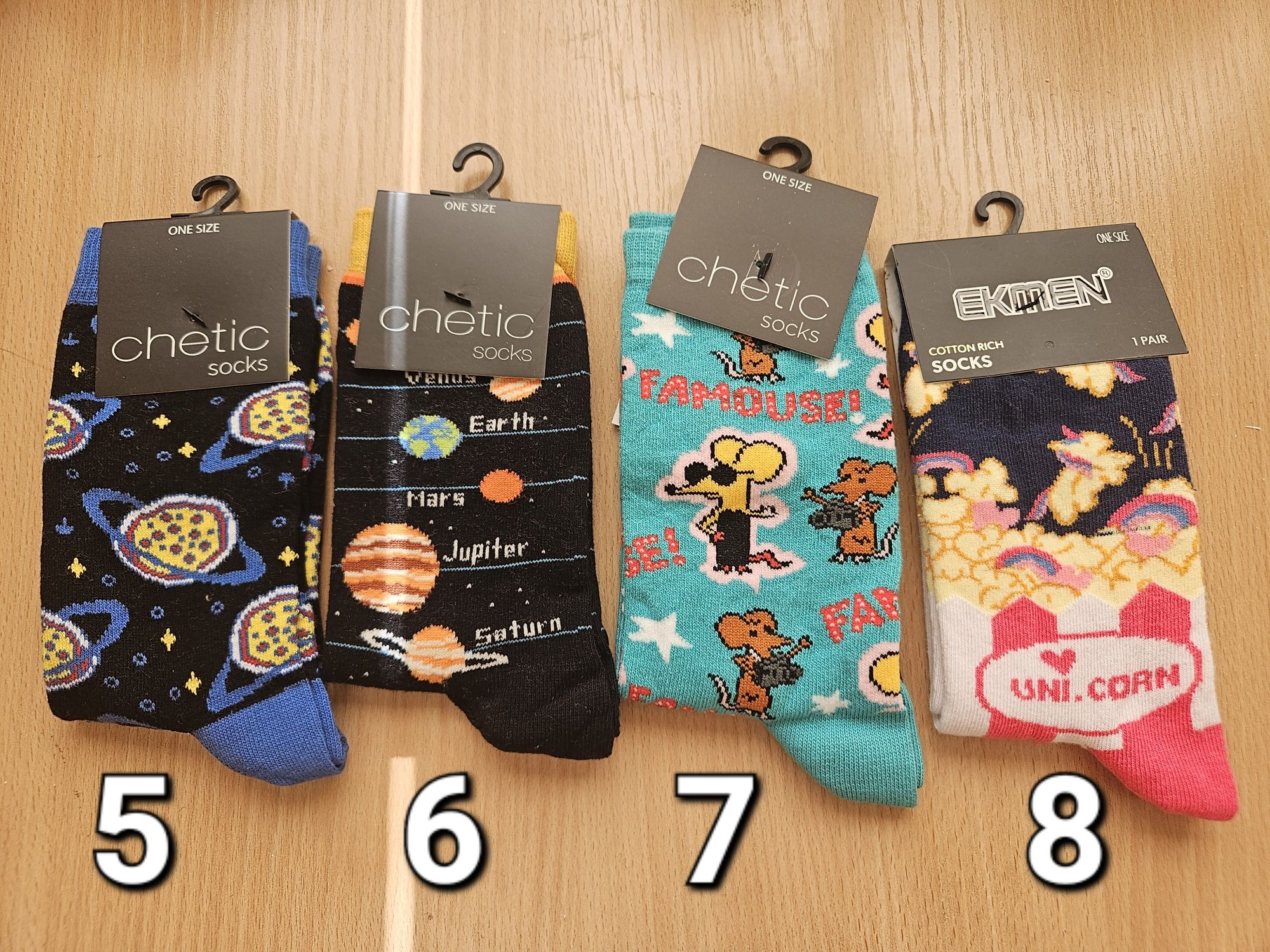 Шарени дамски чорапи (36-40) с животни, планети и д-р.