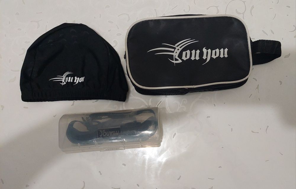 Продам очки футляр пенал кейс и шапочка