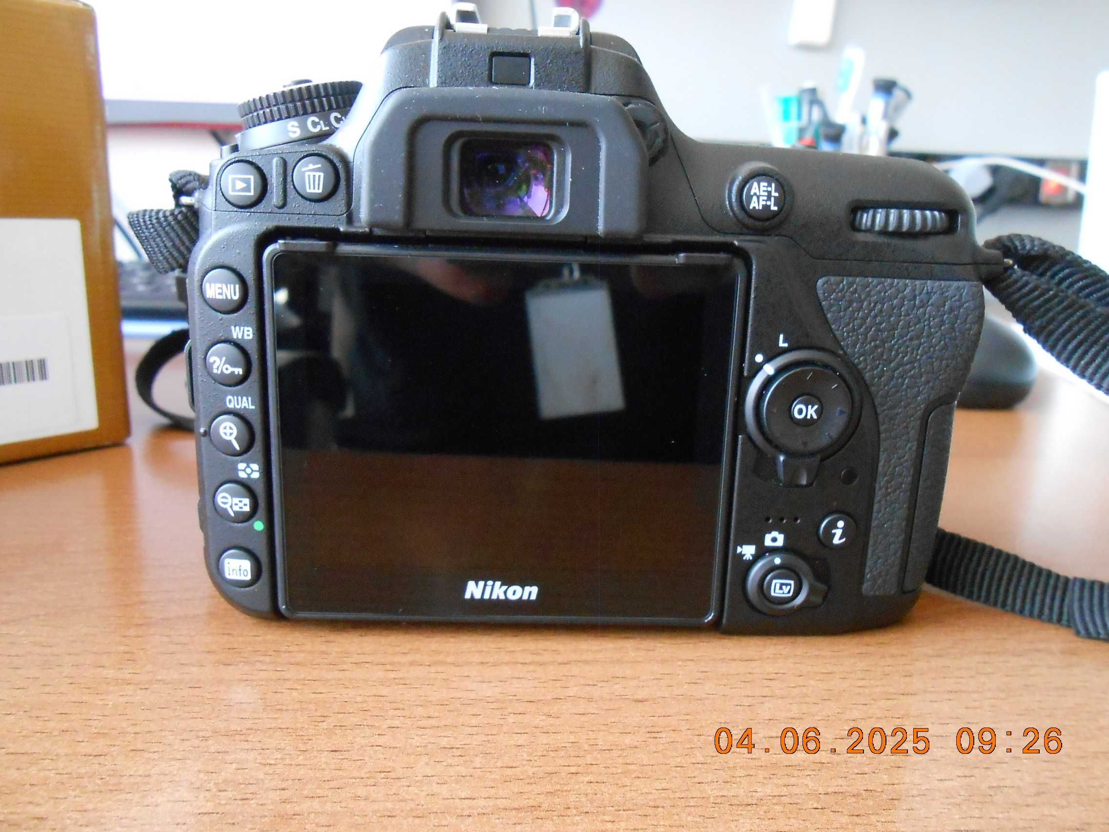 Nikon D7500 Aparat Foto DSLR Body, cu Obiectiv Nikon AF NIKKOR 28-80mm