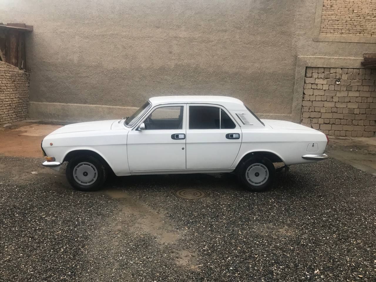 Volga 2410 sotiladi