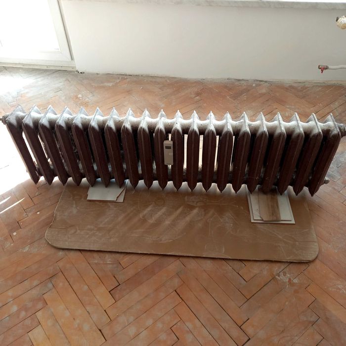 2броя  чугунени радиатори