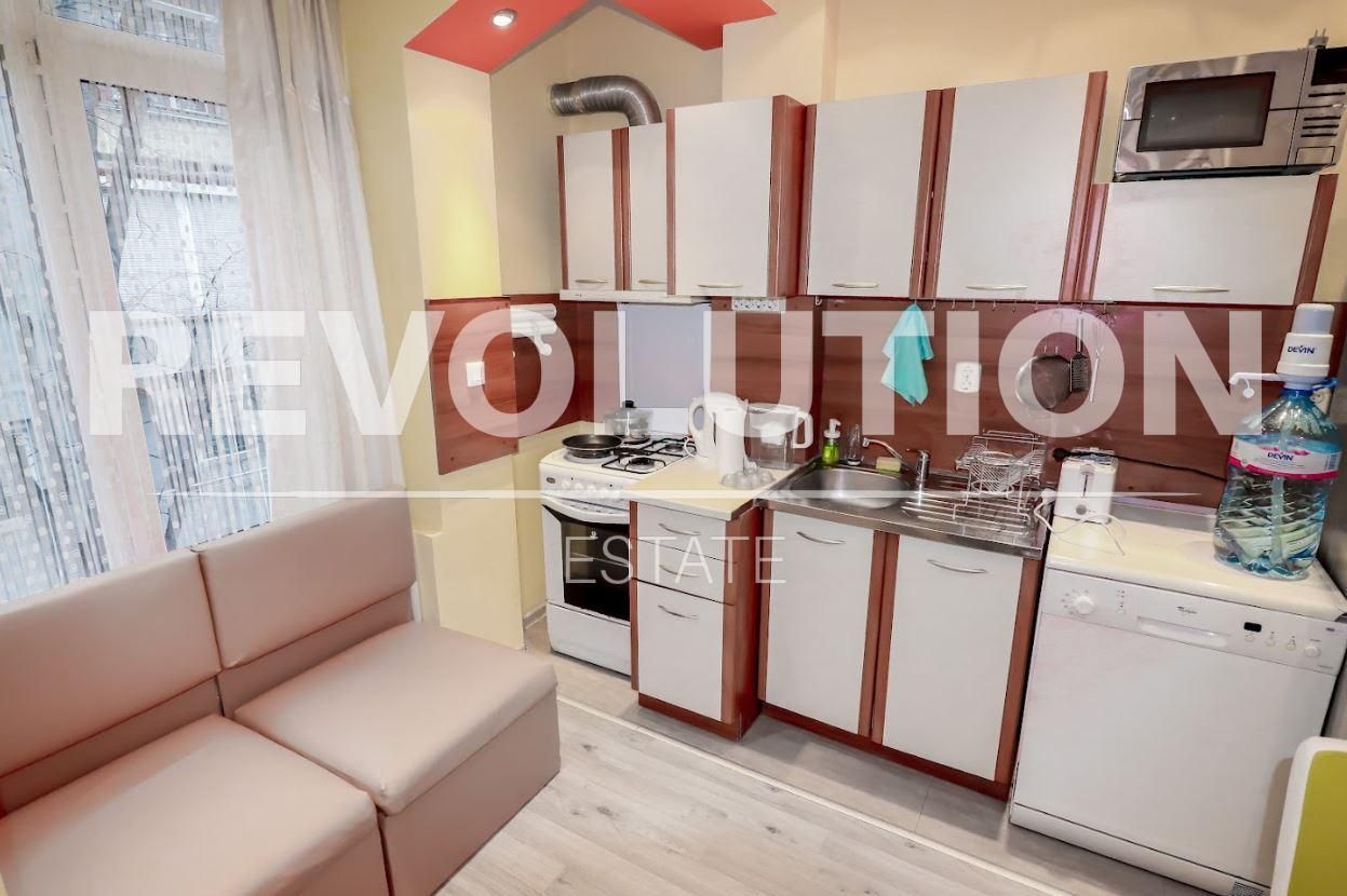 Дава се под наем Двустаен апартамент в Варна, Център - 55 кв.м за 500 € - Снимка #1