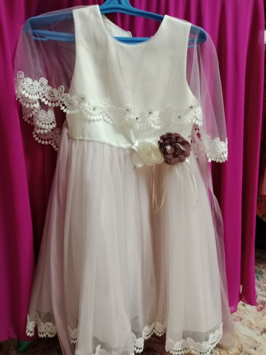 Продам нарядное платье для девочек