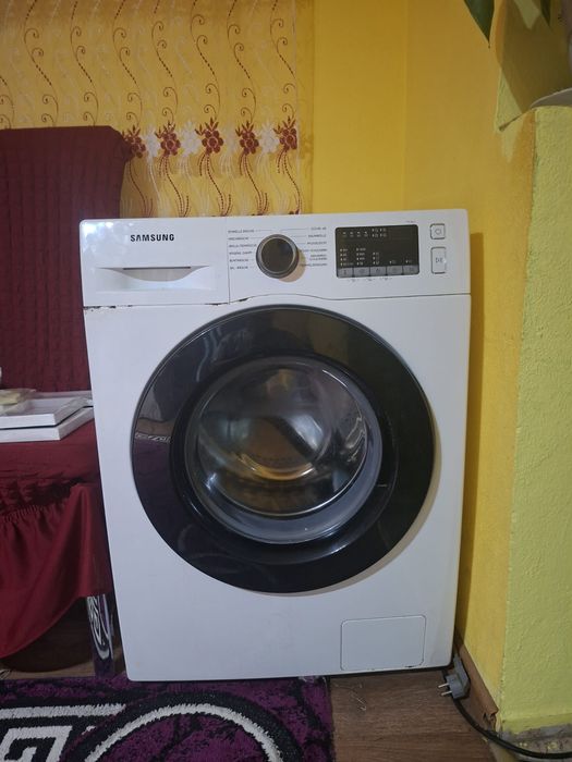 Vând masina de spalat Samsung