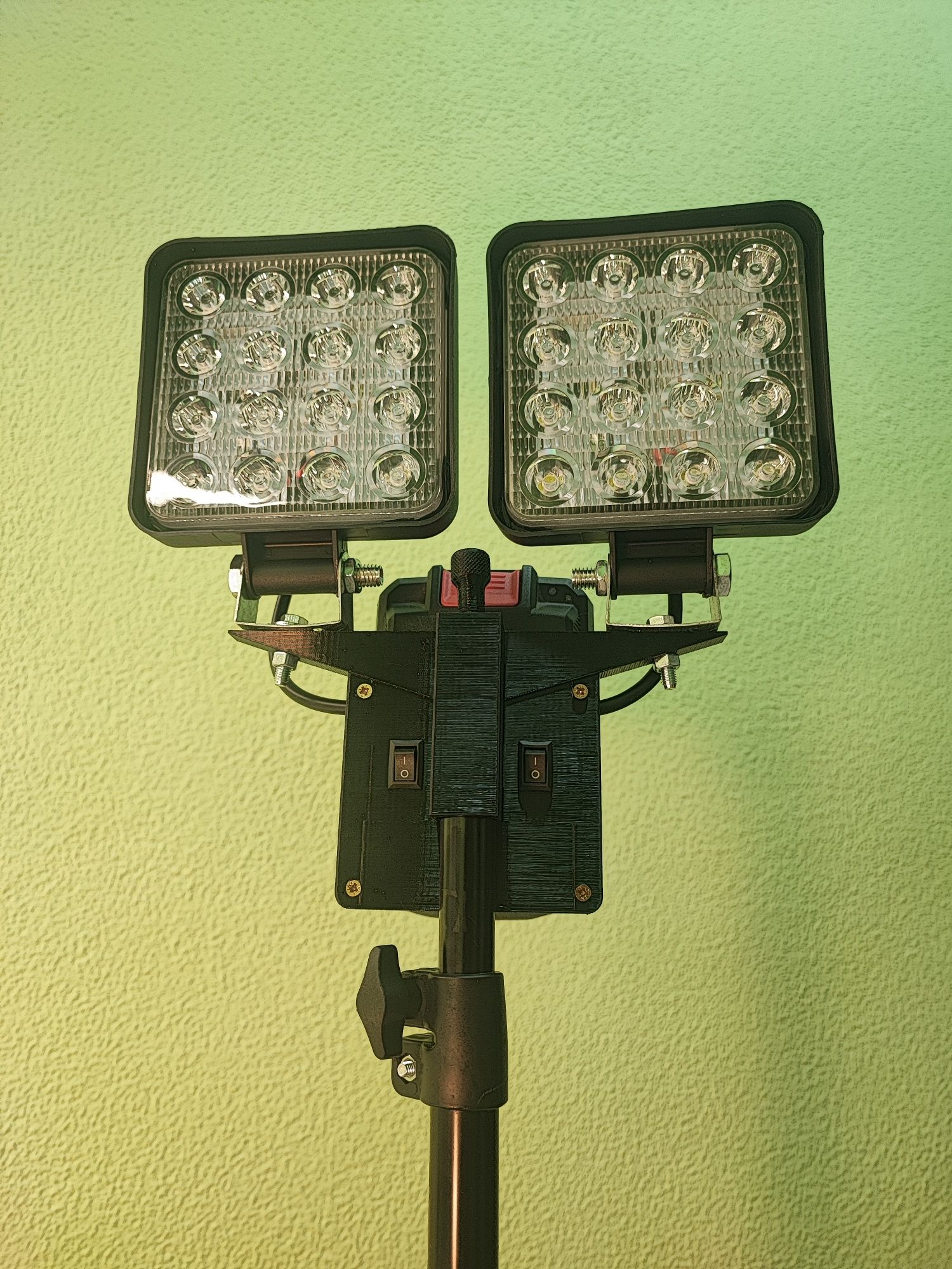 Proiector led Dewalt, makita, milwaukee, bosch, ryobi, etc
