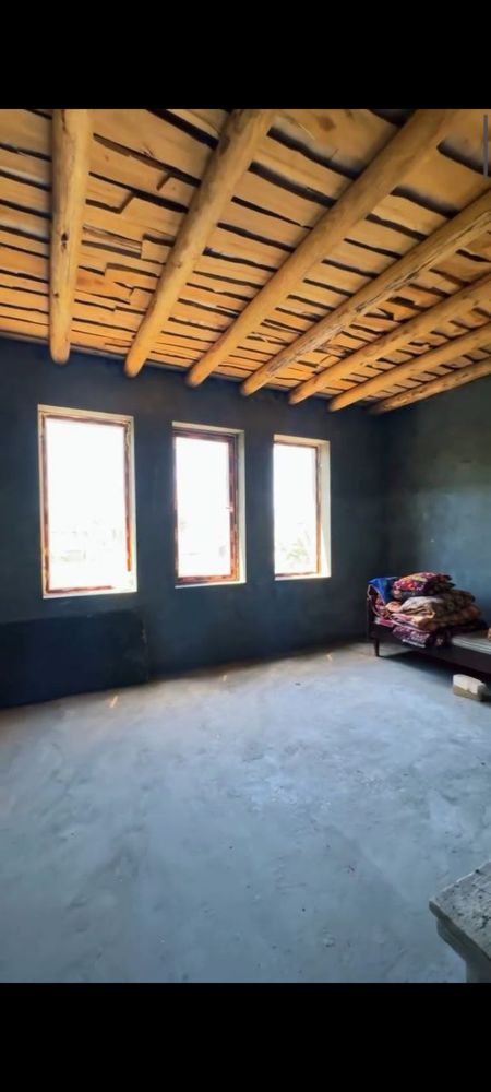 Srochna Qibray markazida 2 sotix uy sotiladi