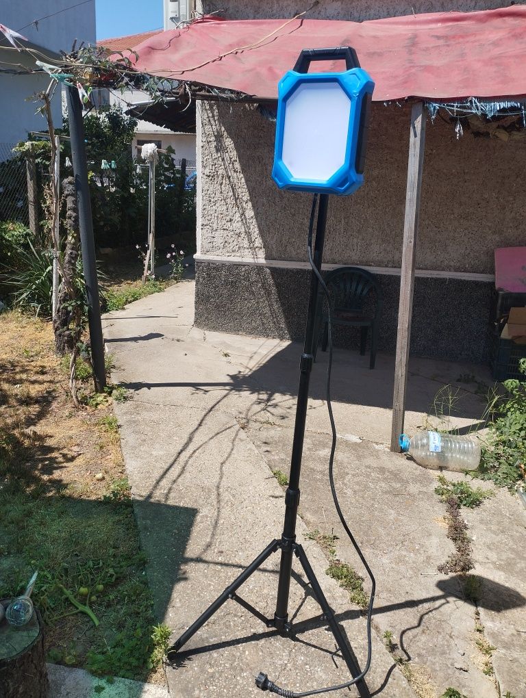 Мощна Работна лампа/ разклонител Znpon 50w