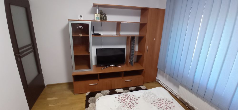 Închiriez apartament 3 camere complet mobilat
