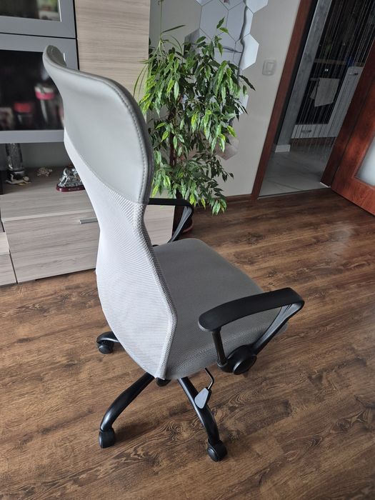 Офис стол от Jysk