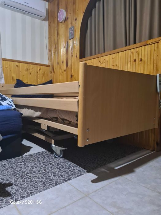 Електрическо болнично легло