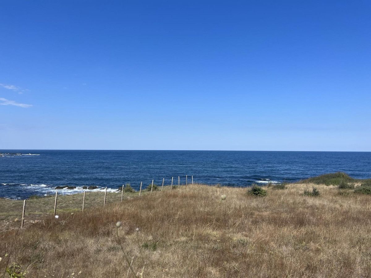 Първа линия  - земеделска земя в село Варвара, Царево.