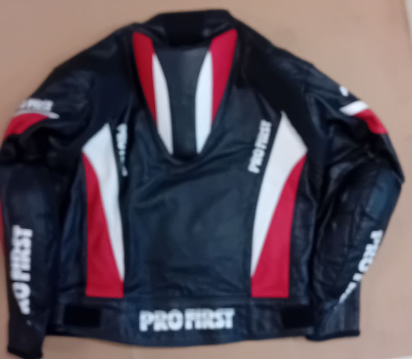 Geaca motor din piele cu protecții