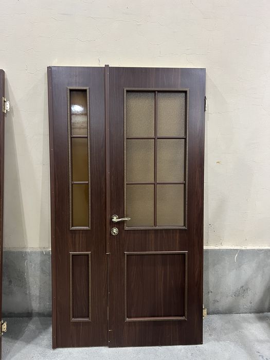 Taxta eshik sotiladi 8ta karobkalari bor