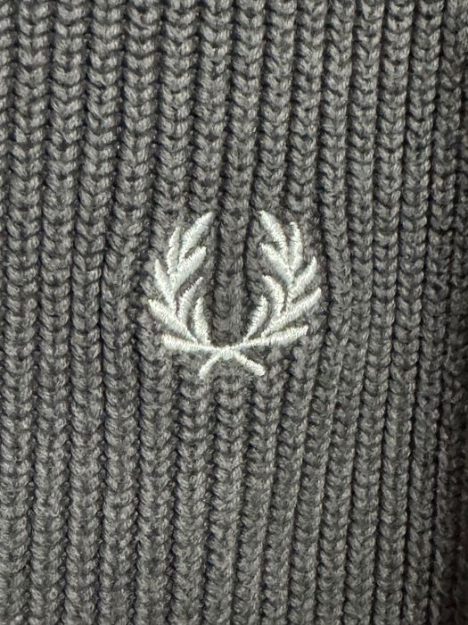 Fred Perry Pulover.