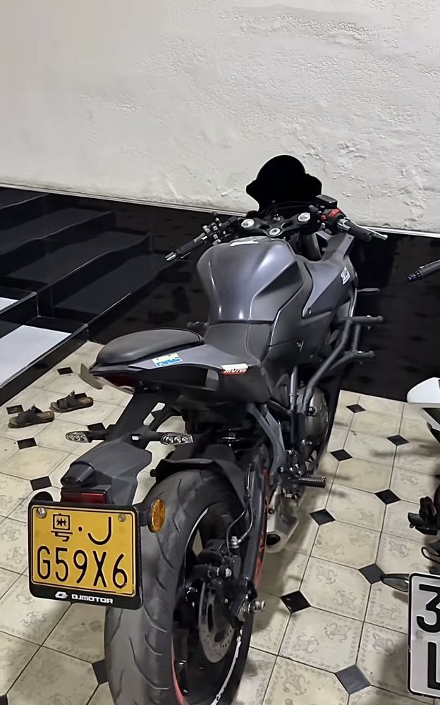 QJ MOTO 400 RR Original mot