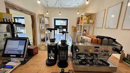 Vand cafenea , zona Unirii Timisoara, chiria platita pana in mai 2026