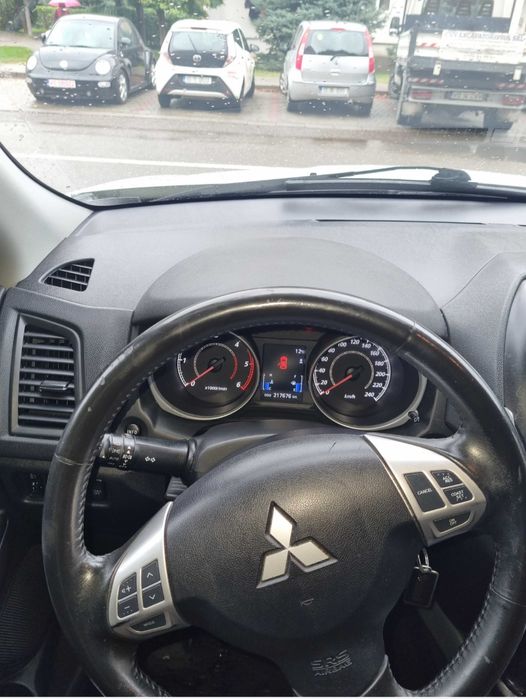 Vând Mitsubishi ASX